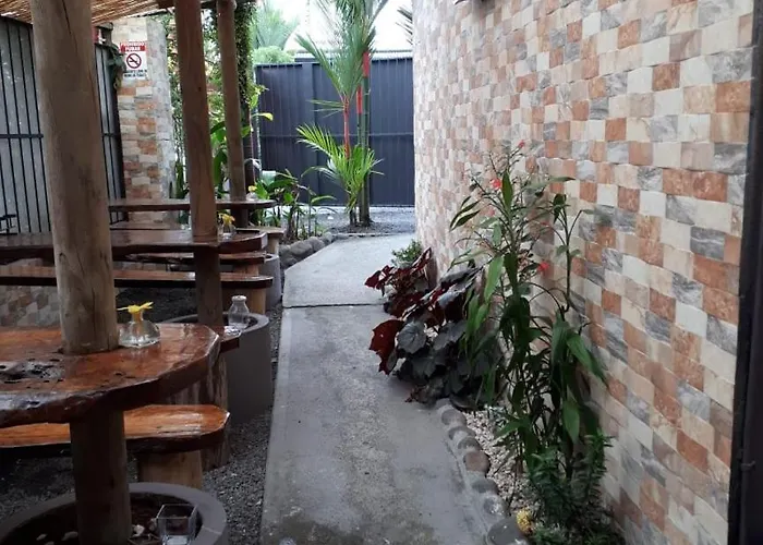 Hotel Y Cabinas Del Tropico