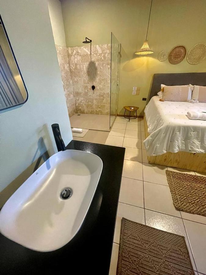 Y Cabinas Del Tropico Hotel