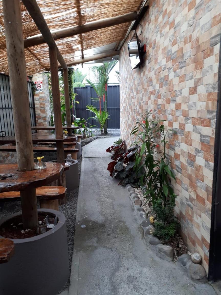 Hotel Y Cabinas Del Tropico Guapiles